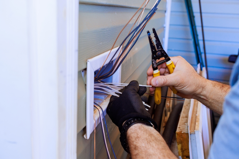Common Electrical Problems Homeowners Should Never Ignore